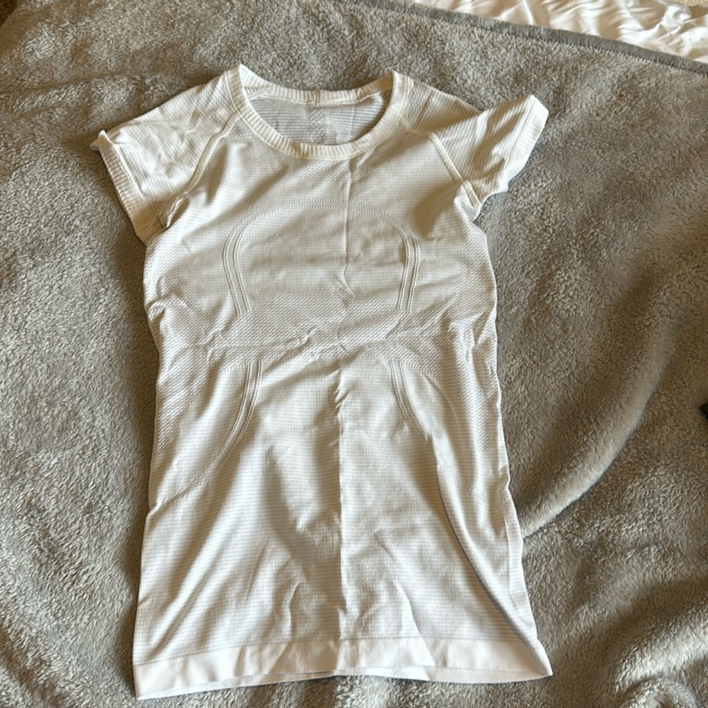 Lululemon t shirt